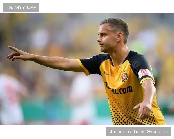 官方：沙尔克04队长特罗德宣布将于本赛季结束后挂靴